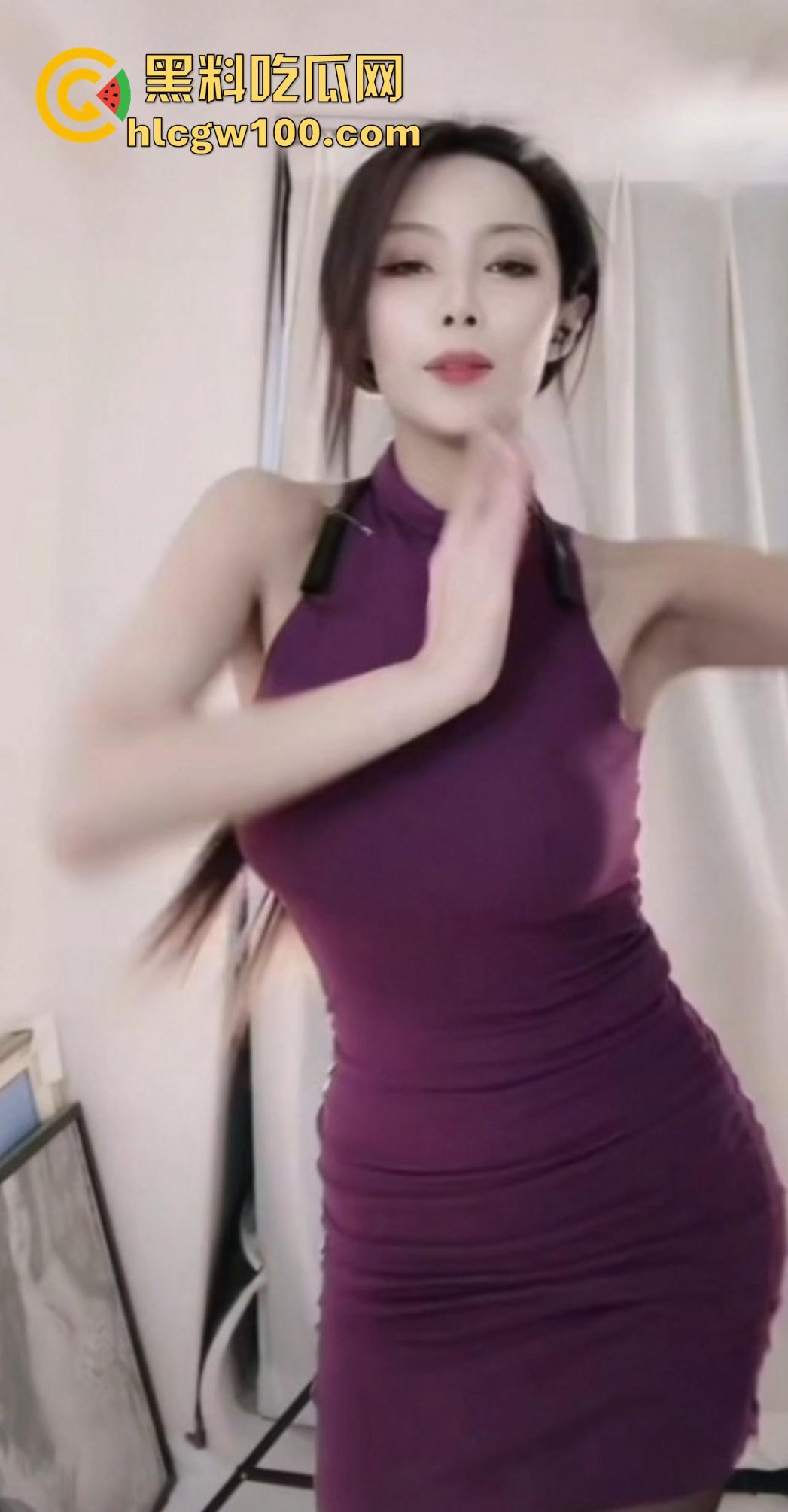 抖音快手高学历骚货【思刀普】视频外流，炮机插穴骚到飞天，情趣内衣一字马淫舞掰腿露逼，高知母狗的淫荡秀真6！-4