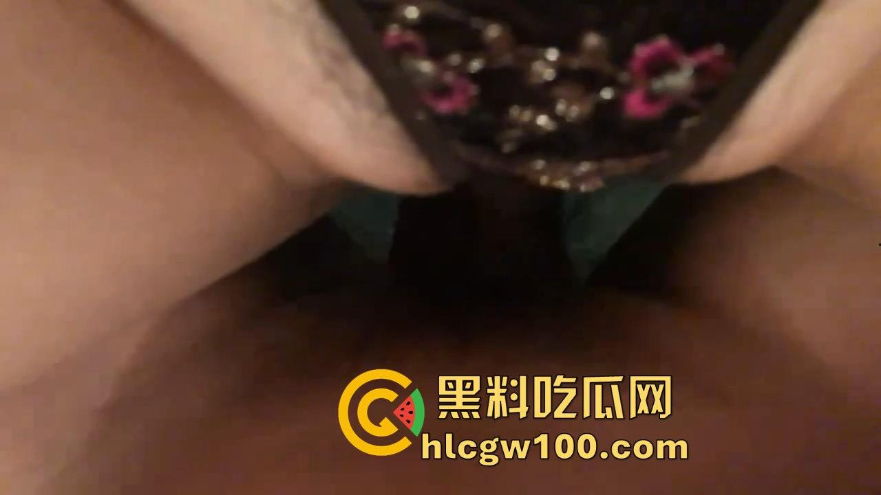 保养极好的60岁深圳离异富婆【戴怡媚】跟小男友的性爱视频流出，控制欲极强喜欢调教。-11