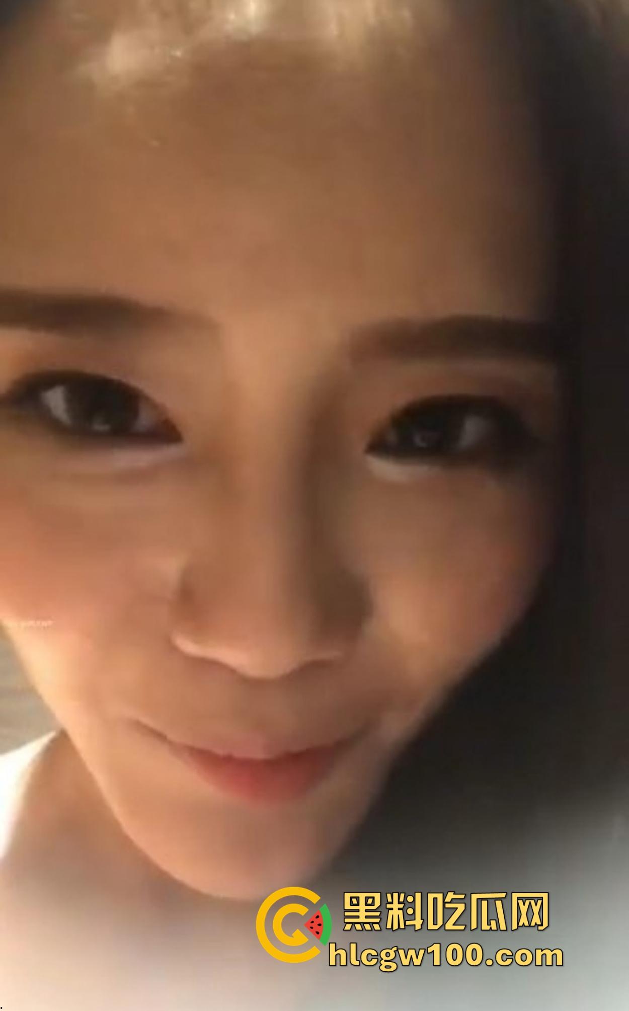 抖音快手高学历骚货【思刀普】视频外流，炮机插穴骚到飞天，情趣内衣一字马淫舞掰腿露逼，高知母狗的淫荡秀真6！-9