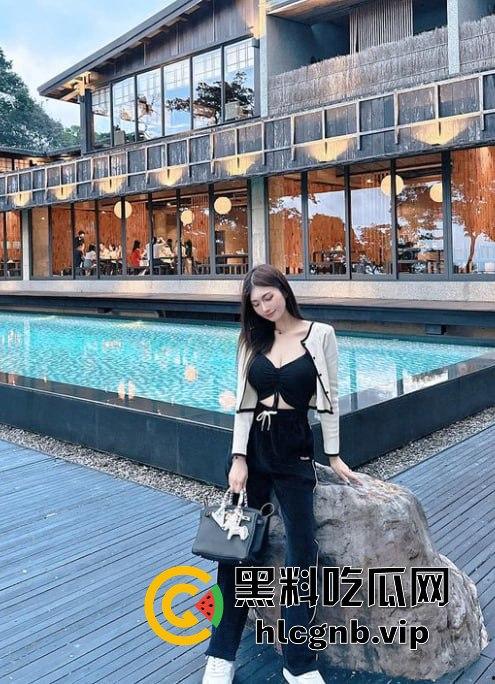 E奶御姐VivianLee 多人3P淫乱爆发！前后双插喷出小穴水流，巨乳晃动让人欲仙欲死-4