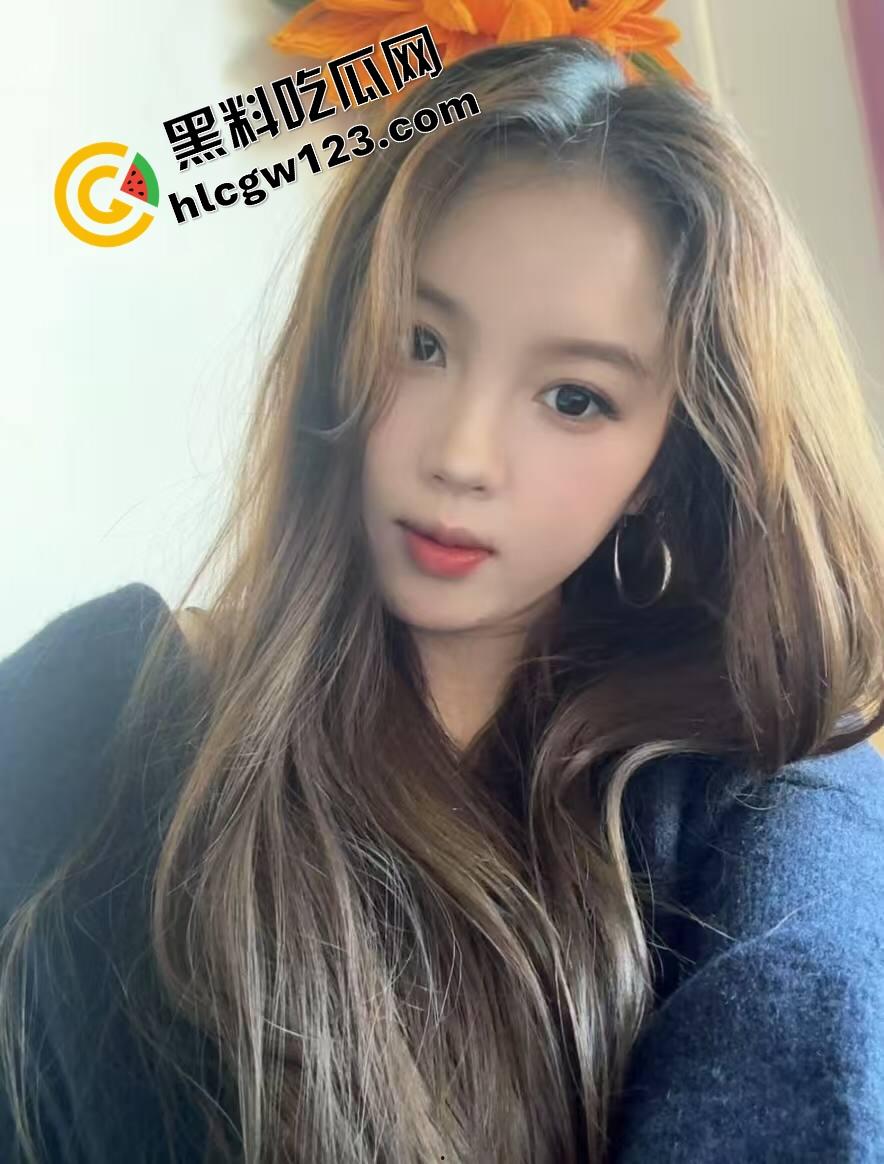 你相信光吗?郑州小婊深夜执行主人的羞耻任务,透明薄睡衣漏点出门,全程走光还舔着嘴说我好兴奋!-2