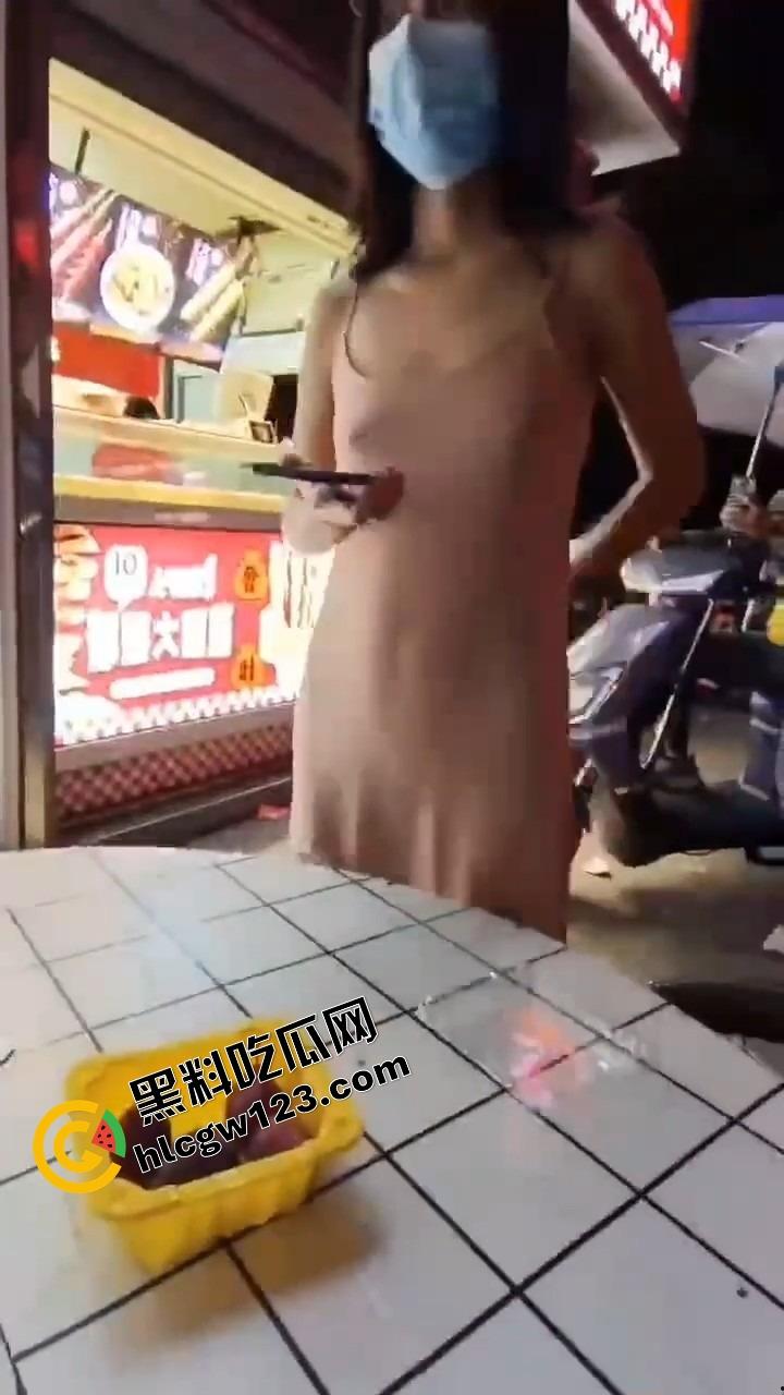 你相信光吗?郑州小婊深夜执行主人的羞耻任务,透明薄睡衣漏点出门,全程走光还舔着嘴说我好兴奋!-6