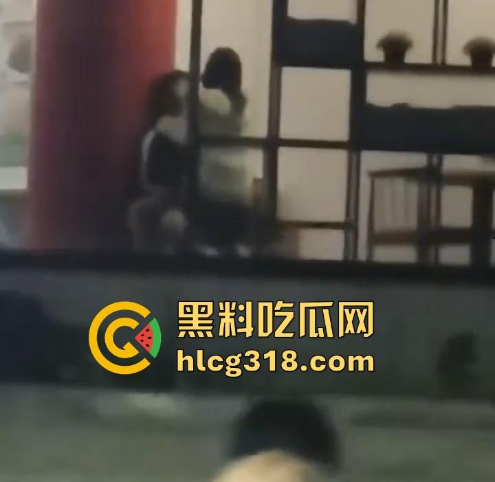 大学的野战瞬间!盘点一下那些性欲极其小伙户外的大学小情侣们的现场视频 满满的荷尔蒙呀!-3