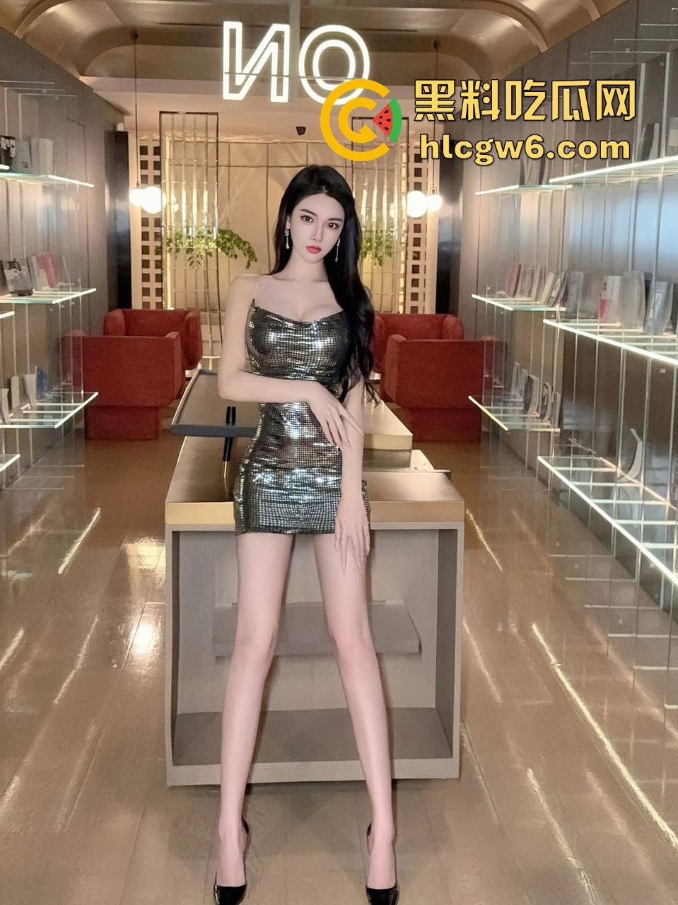 北京大长腿女神黑丝御姐【克鲁鲁】华伦天奴加攻速被富哥操翻 各种暴力姿势全解锁，男人最爱的尤物就是她！-11