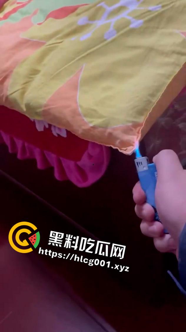 网传一男子因老婆长期不回家 给自己戴了绿帽 一时想不开在自己家中点火打砸导致火灾-1