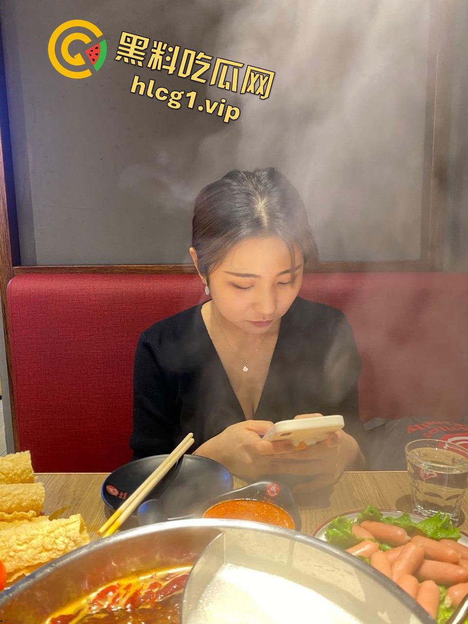 99年宁夏传媒学院美少女李婷啪啪自拍流出！大波嫩妹口活女上，反差婊的极致享受！-12