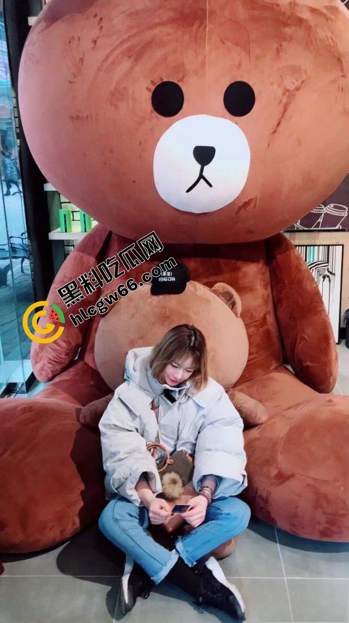 一根鸡巴干翻两个学妹，营口眼镜学妹【李静】啪啪视频曝光疯传，清纯脸配贱叫声，反差太猛！-7