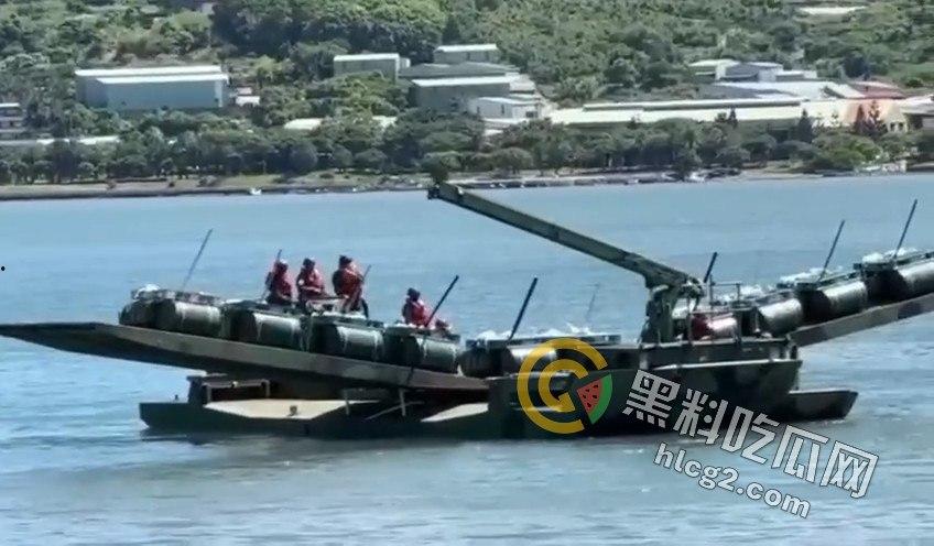 台湾“汉光40号”演习实况曝光，工兵在淡水河面快速部署惊人场景，网友惊叹演习规模！-6