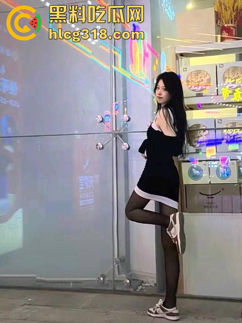 南通长腿反差婊【罗婷嘉】，细腰肥臀身材极品，分手后偷开男友家门锁，只为了追求大鸡巴的快乐！-4