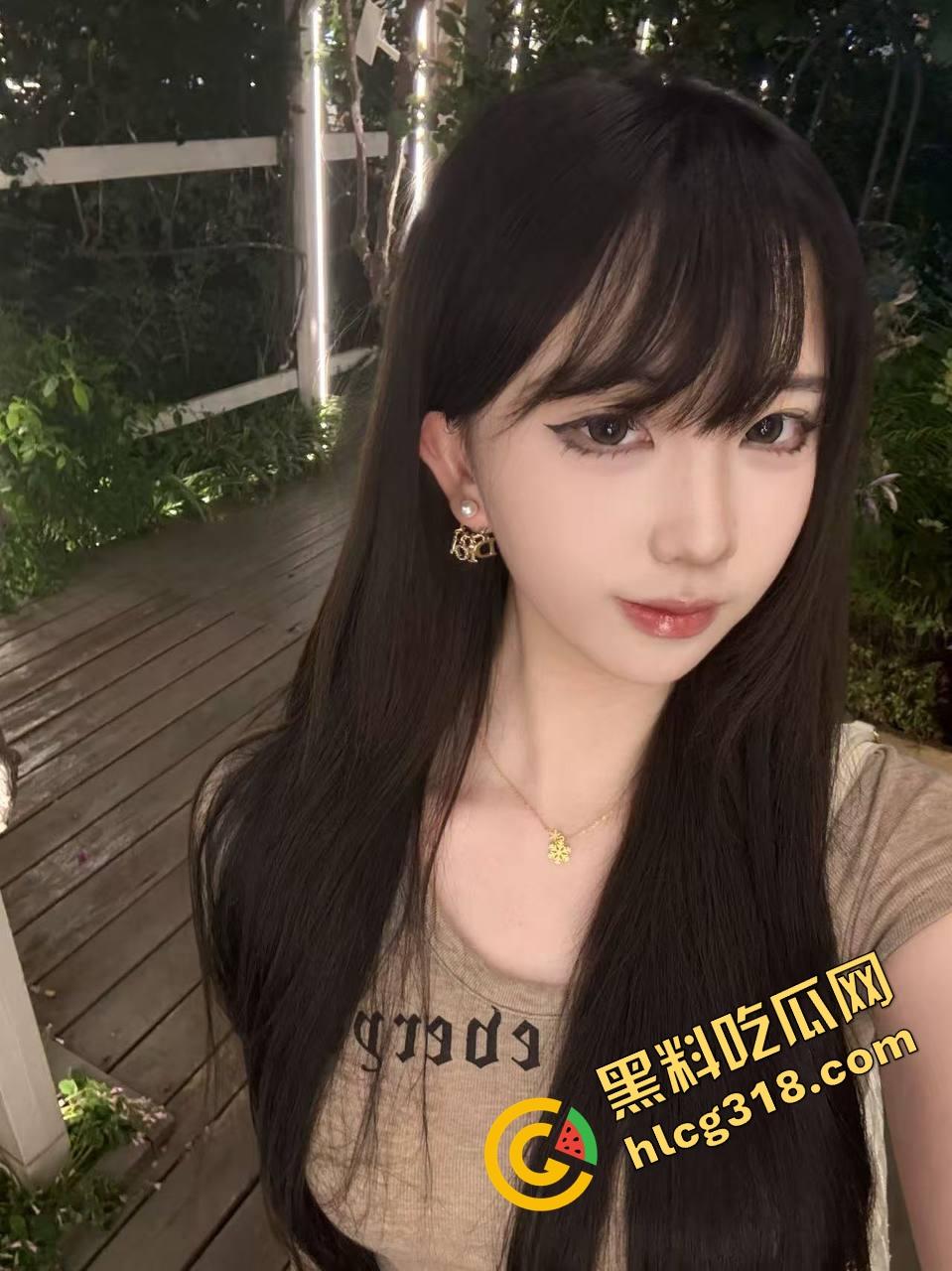 哺乳期骚娘们干起来才叫带劲，奶子又大又软，边插边薅奶头奶水猛喷，操完还得吸两口真他妈解渴！-2