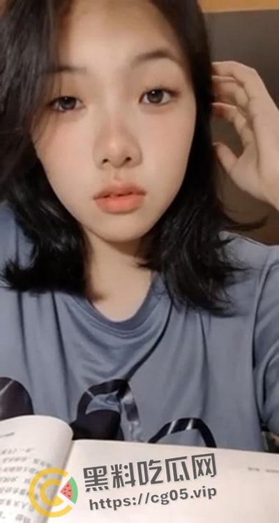 福州第十八中学【南笙】跟网友裸聊视频被外泄 巨乳高中生背地里竟然是反差母狗-2
