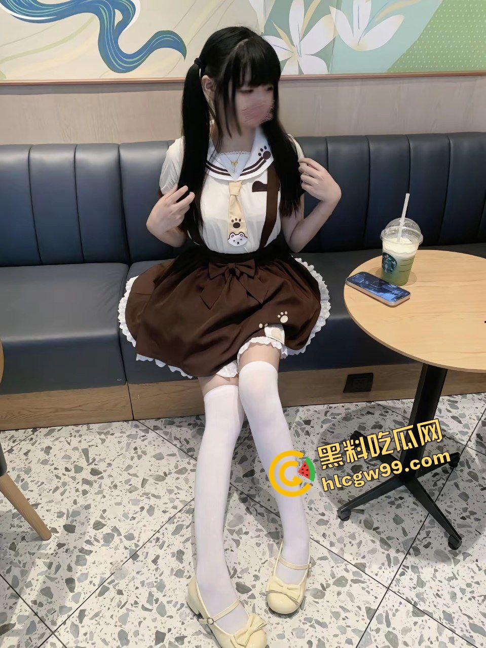 1万1月包养清纯双马尾嫩妹【李欢怡】极品美穴无套享受抽插骚逼，第一视角撸点满满！-3