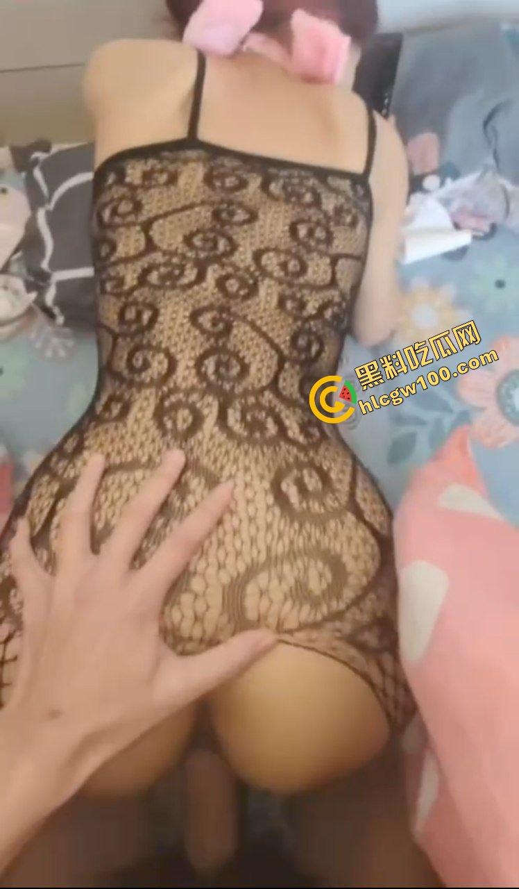 云南文化艺术职业反差飒姐【姚雅雯】甜御少女秒变母狗炮架，男友家后入爆操骚逼！独家曝光流出！-6