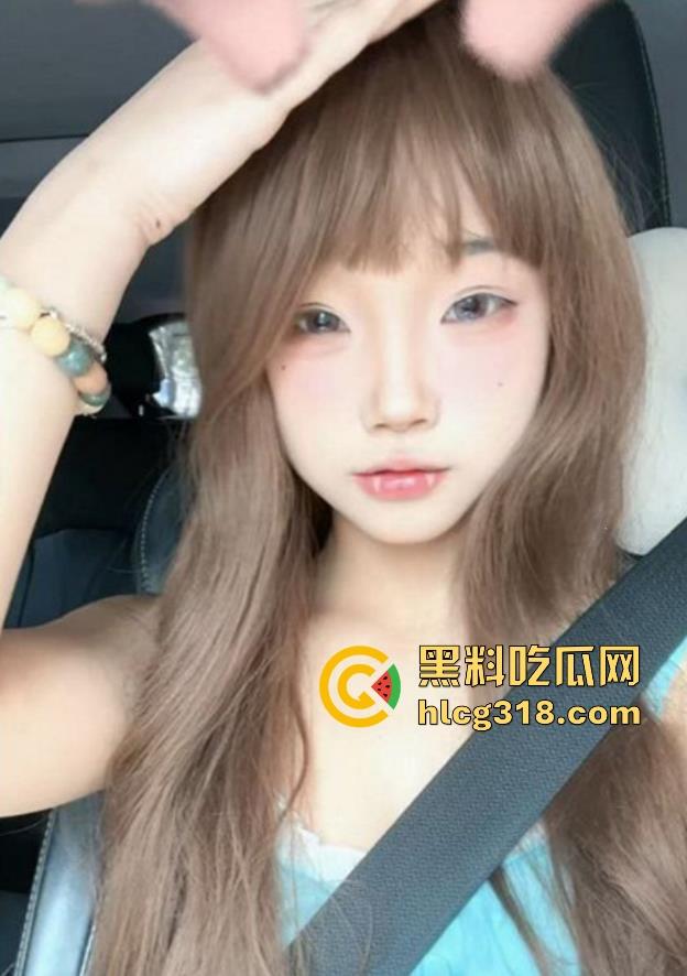 情窦初开的妹妹在房间内发情自慰，半掩房门勾引，我别无选择，只能亲自帮助扑灭火焰！-1