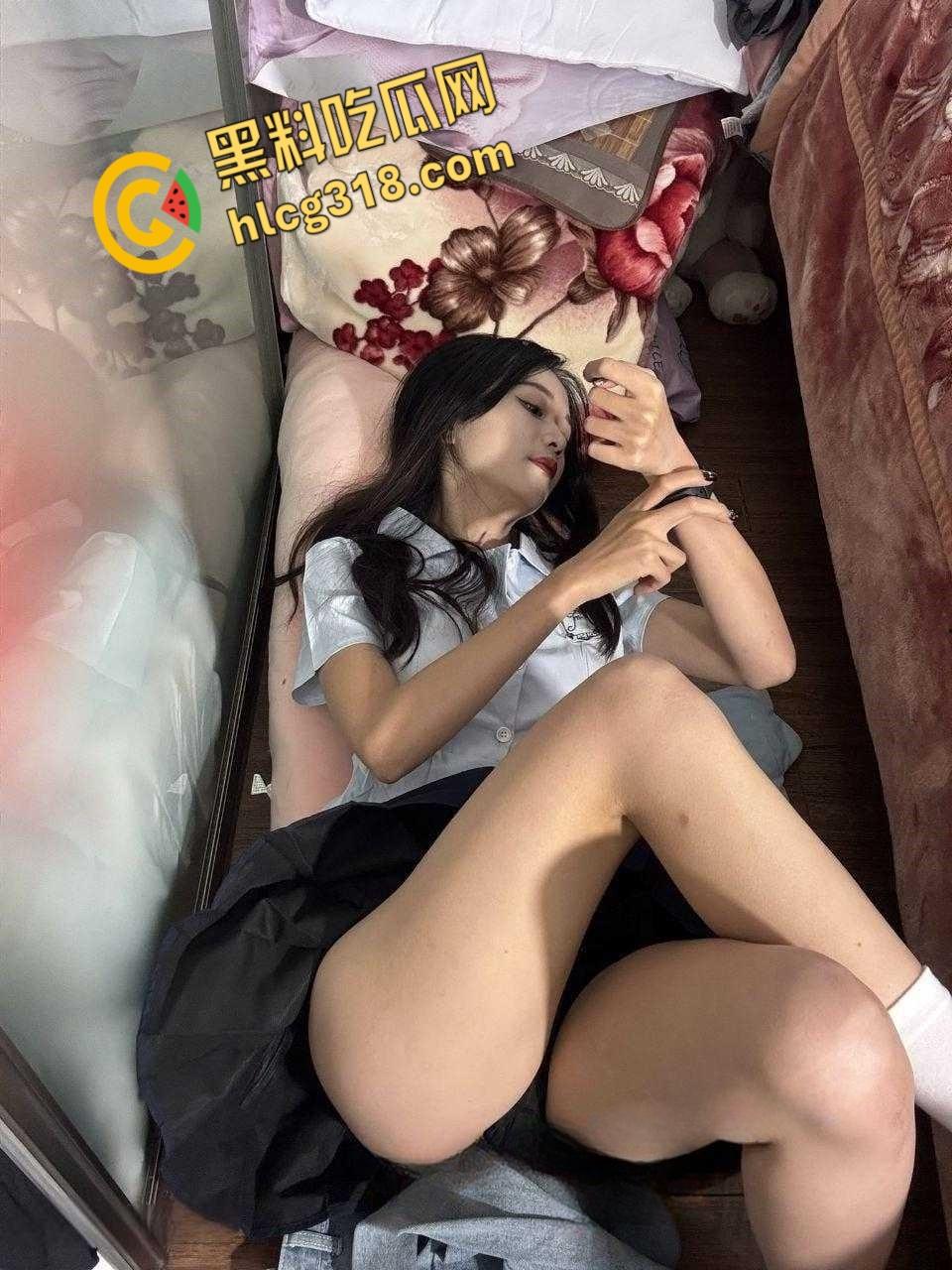 湖南师范大学嫩妹【程鱼菲】,异地恋自慰娇喘诱惑男友,见面骚逼饥渴难耐,私人影院激情沙发后入 !-5