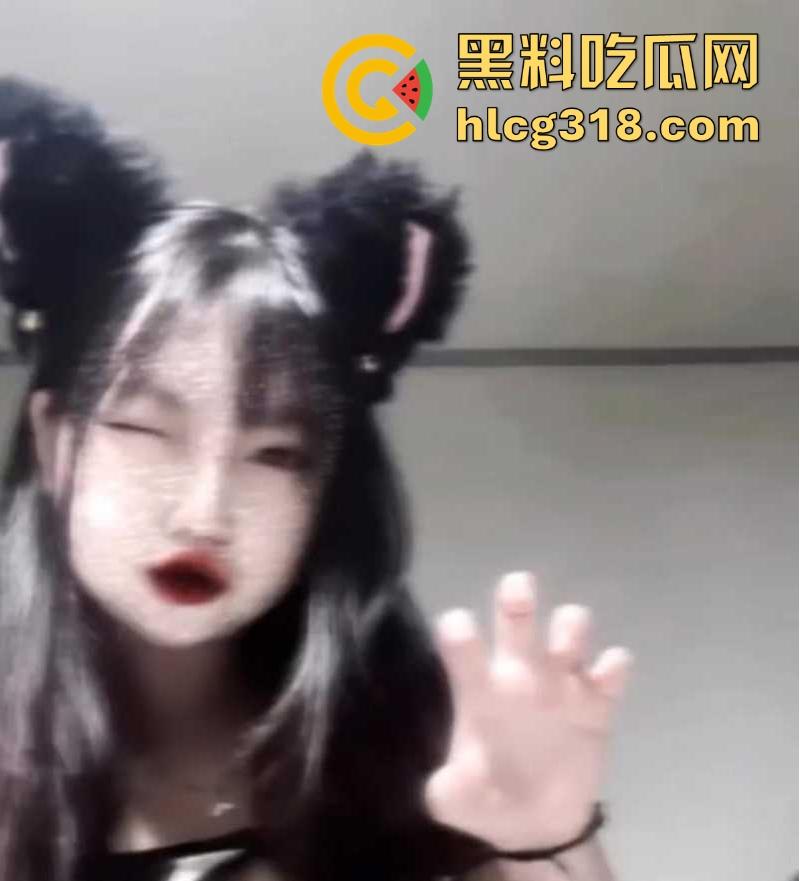 湖南长沙微胖巨乳【林嘉欣】与男友自拍性爱视频流出，极品馒头逼被大屌暴虐，淫水泛滥！-4