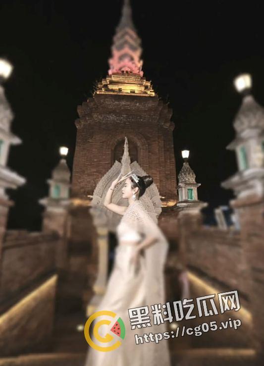 偷拍亲嫂子上厕所！南昌小伙背着亲哥约美女嫂子出去玩 还偷拍嫂子上厕所 第一次见视频比照片还好看的-5