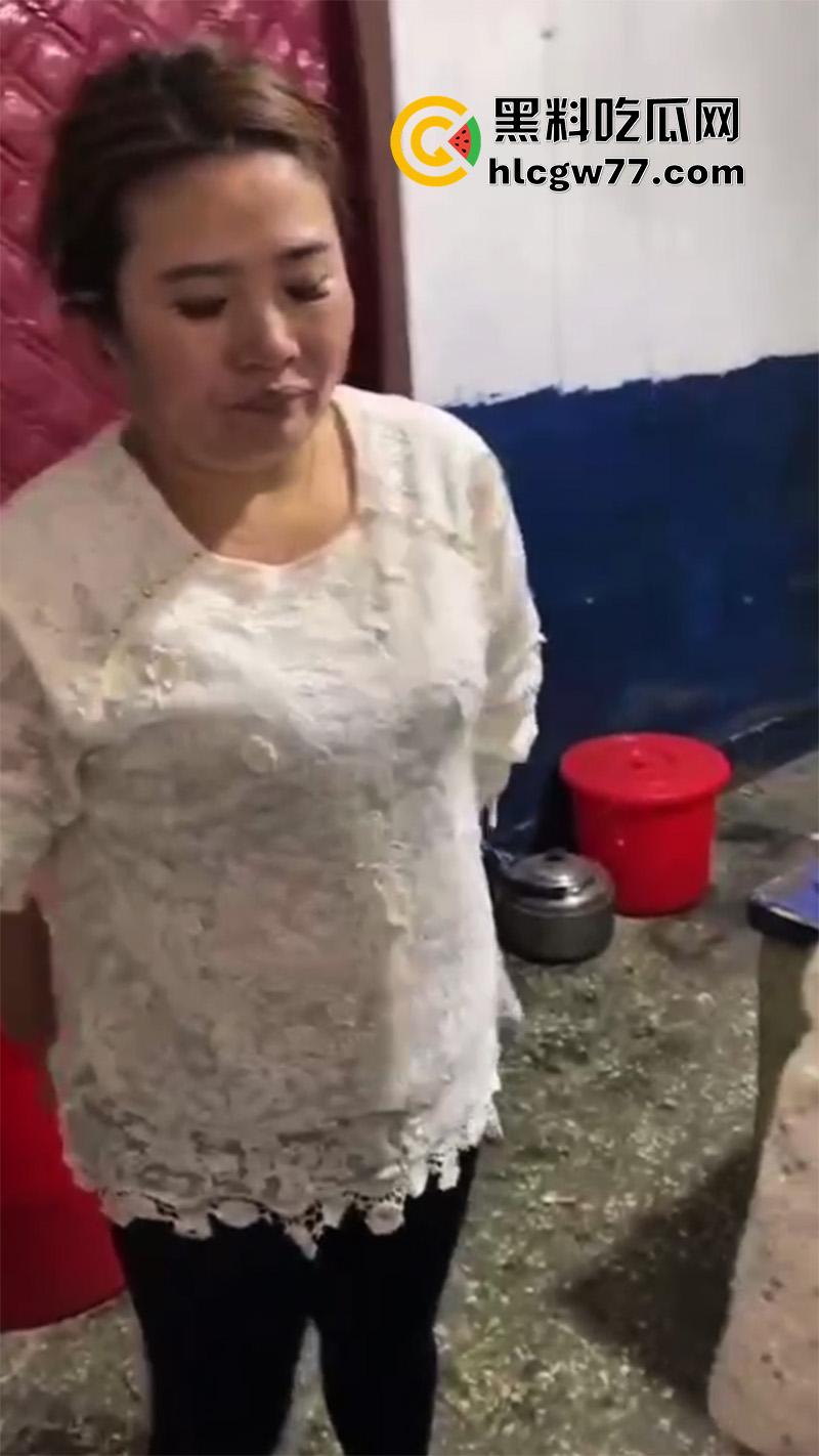 变态大叔包养母女，操够了还居家玩SM，穿针引线穿刺缝嘴，玩的真变态啊！-1