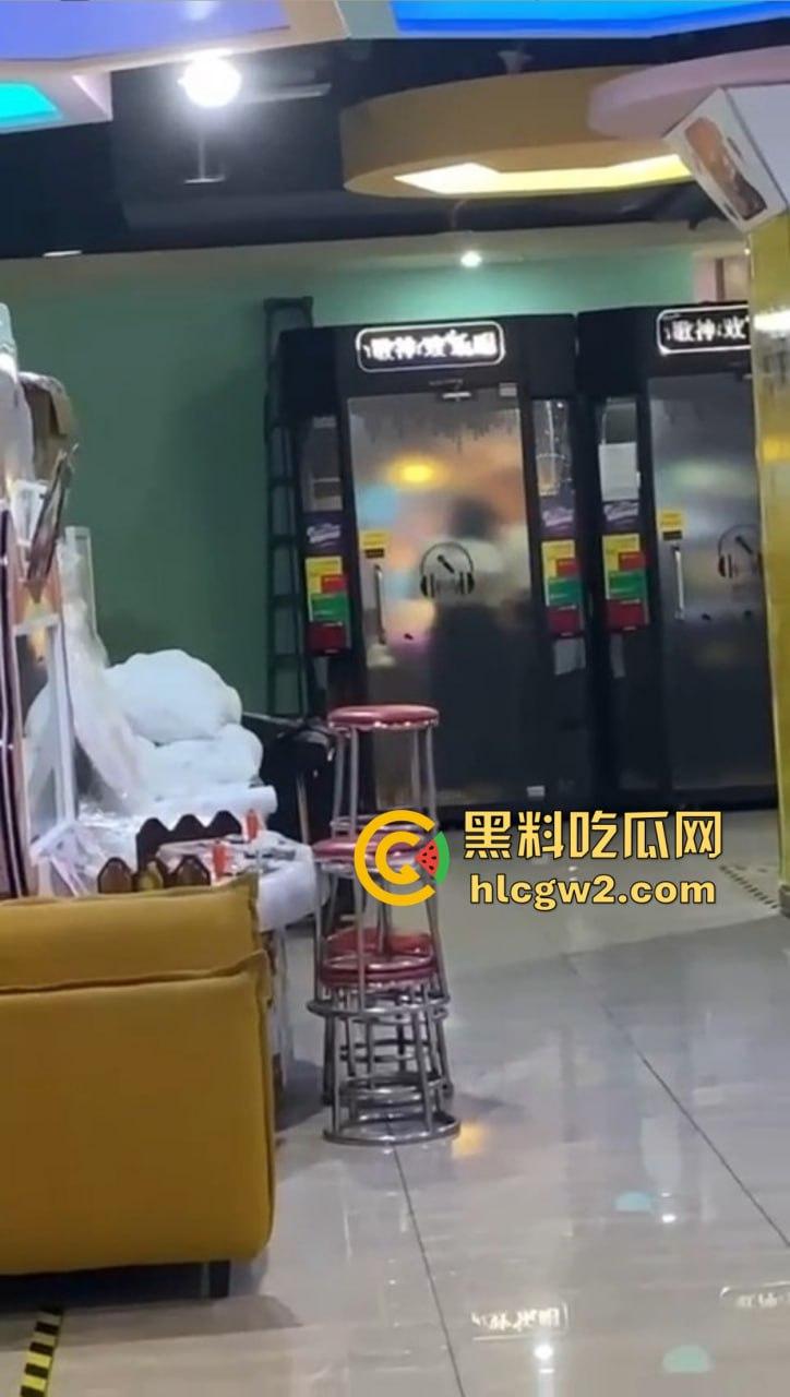 郑州万达K歌房变啪啪房!小情侣激情开战,小男友2分钟交卷,快枪手无疑!-3