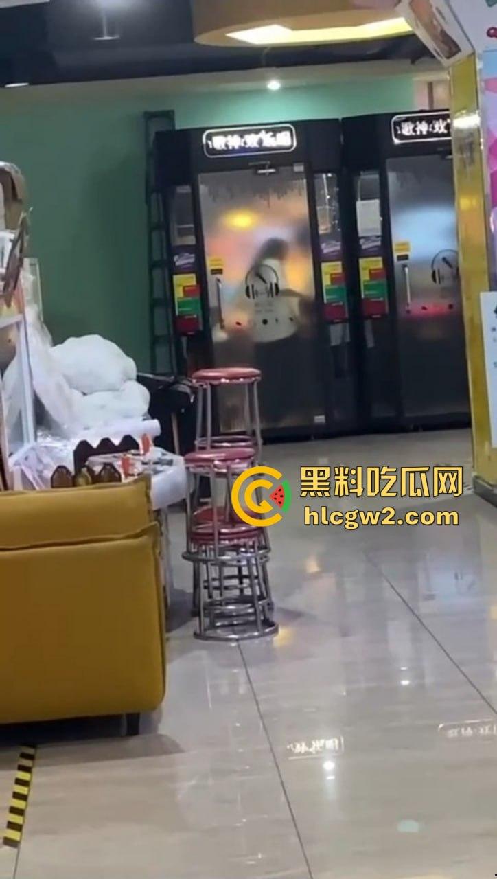 郑州万达K歌房变啪啪房!小情侣激情开战,小男友2分钟交卷,快枪手无疑!-8