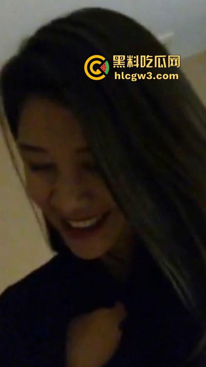 398找技师打飞机 98号人妻少妇手活太绝几下就弄出来 周末了瓜友们加油站安排上了吗?-1