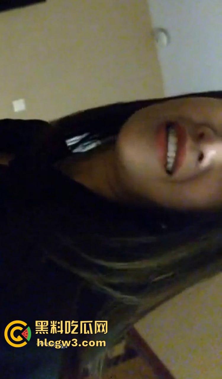 398找技师打飞机 98号人妻少妇手活太绝几下就弄出来 周末了瓜友们加油站安排上了吗?-6