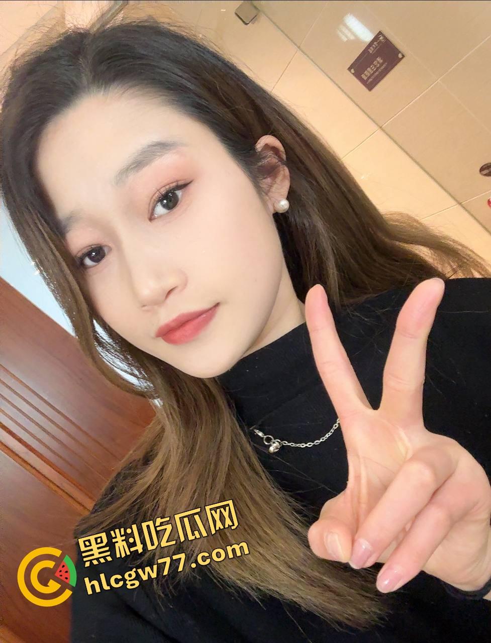 成都环球中心情侣不拉窗帘打野战,光着身子对着窗外狂操,现场直播皮影戏,爽到飞起!-3