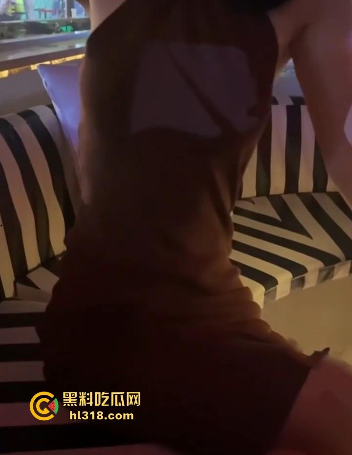 性感御姐酒吧发情,被带去厕所爆操,极品反差小骚货撅着屁股等待怜悯爱抚,被后入狂抠到高潮淫乱无比!-1