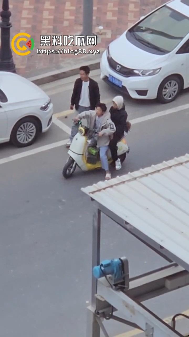 河南偷车小分队大白天开抢，一人爆车门硬撬，两傻逼骑小电驴望风，天网监控算个屁！-2