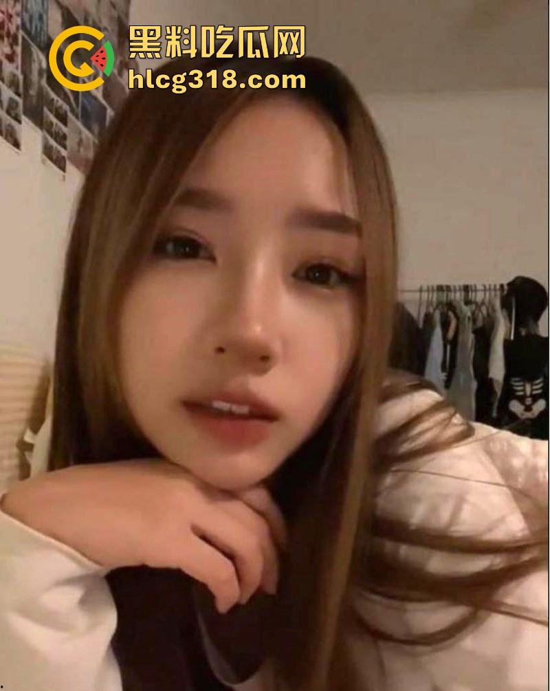 新南威尔士大学【黄立莹】极品清纯女留，粉嫩美乳反差诱惑，露脸口交无套后入，浪叫声让人销魂！-3