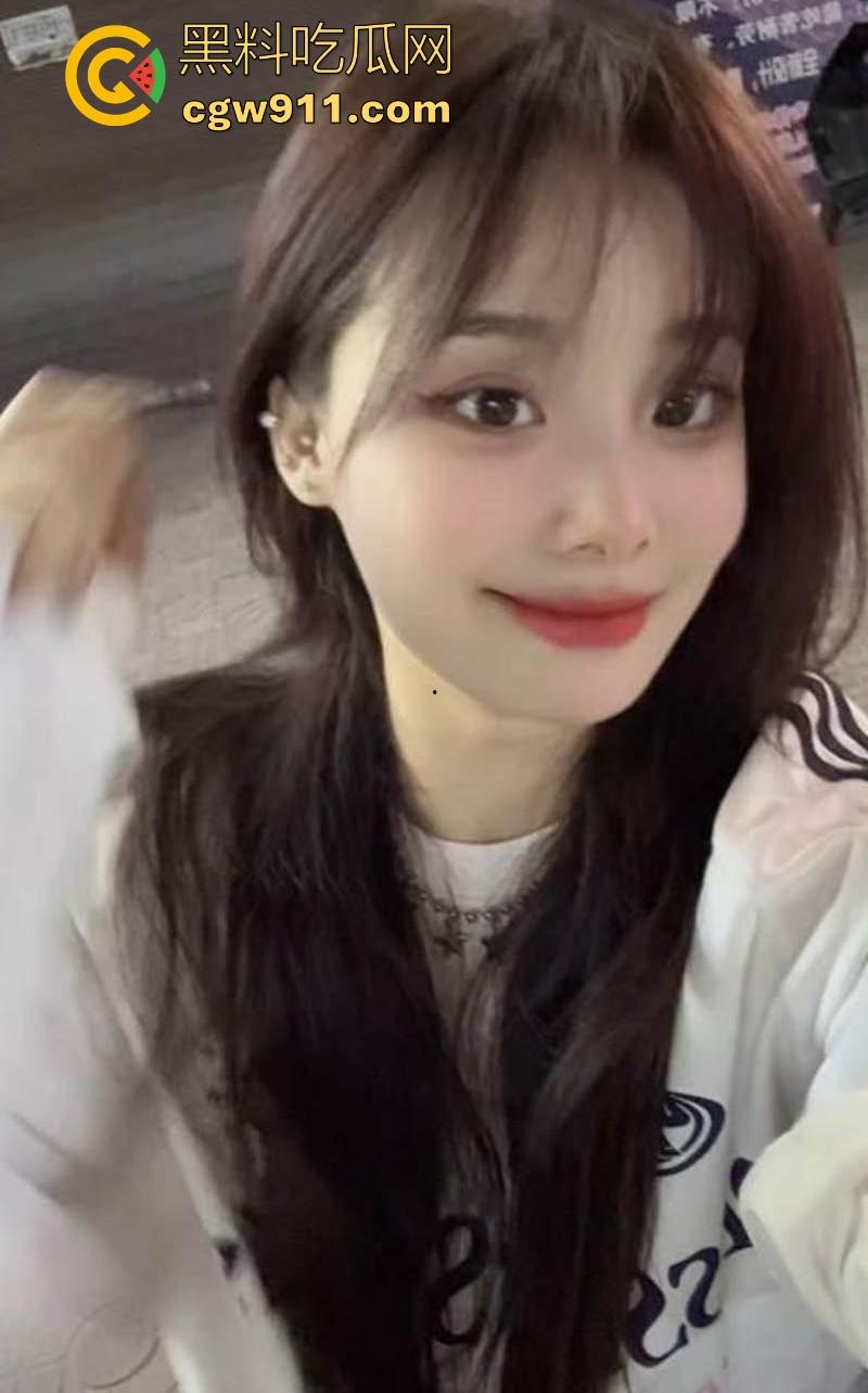 武汉大学研究生【李文怡】清纯书卷气下藏着火爆骚魂，露脸69调情撩拨心弦，多姿势猛操浪叫震天！-3