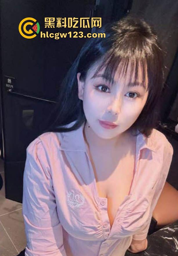 海角乱伦大神 我的巨乳亲表姐 新作 亲小姑黑丝足交榨精 骚穴被打桩猛操 爽到爆炸！-3