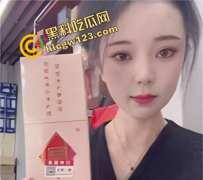 这就是凌晨的抖音?『Alina』在线开撩,透视情趣装肉丝大长腿,骚得像是在直播掏魂!-4