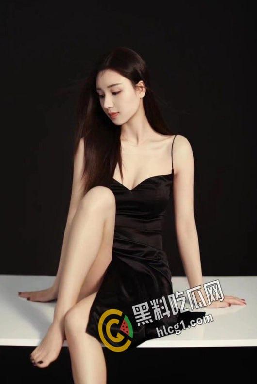 浙江高颜值女大学生 王瑶 为了赚钱买奢侈品 被金主包养高价定制露脸视频流出！-3