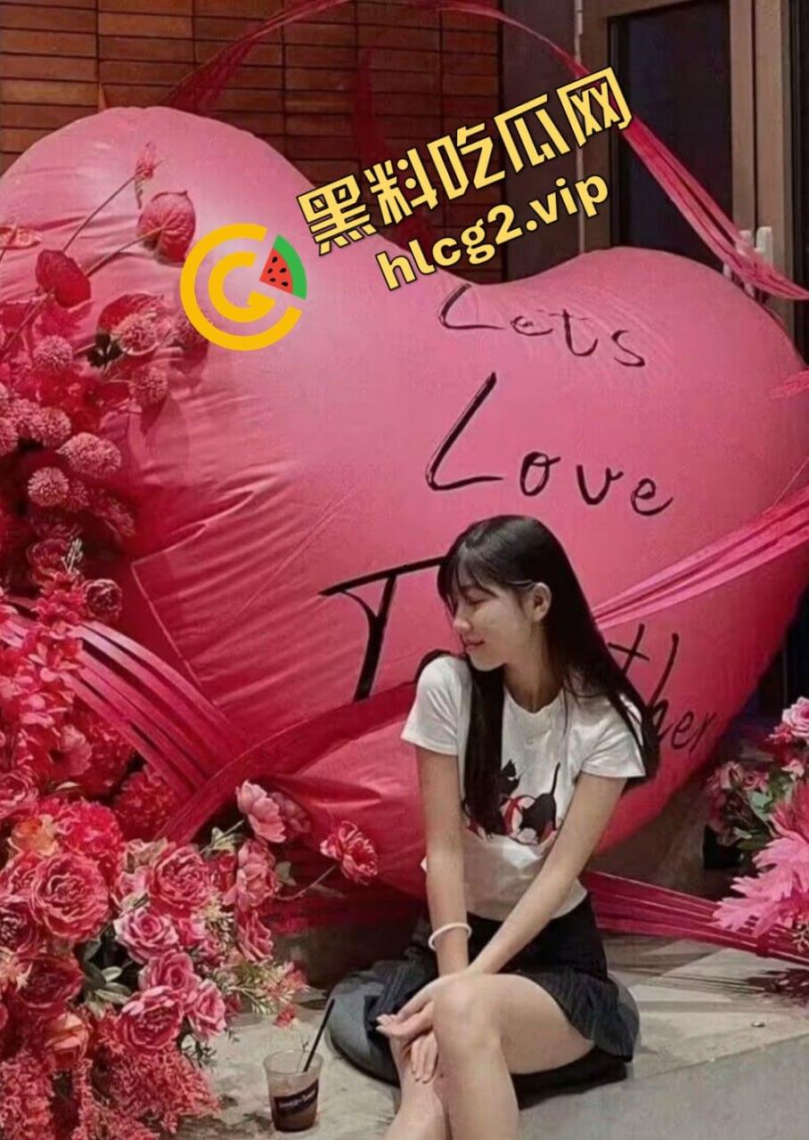 南京大学高颜值清纯大学生妹子『万慧书』被偷拍性爱视频泄露！娇喘声撩人主动骑乘扭动被男友无套猛插！-2