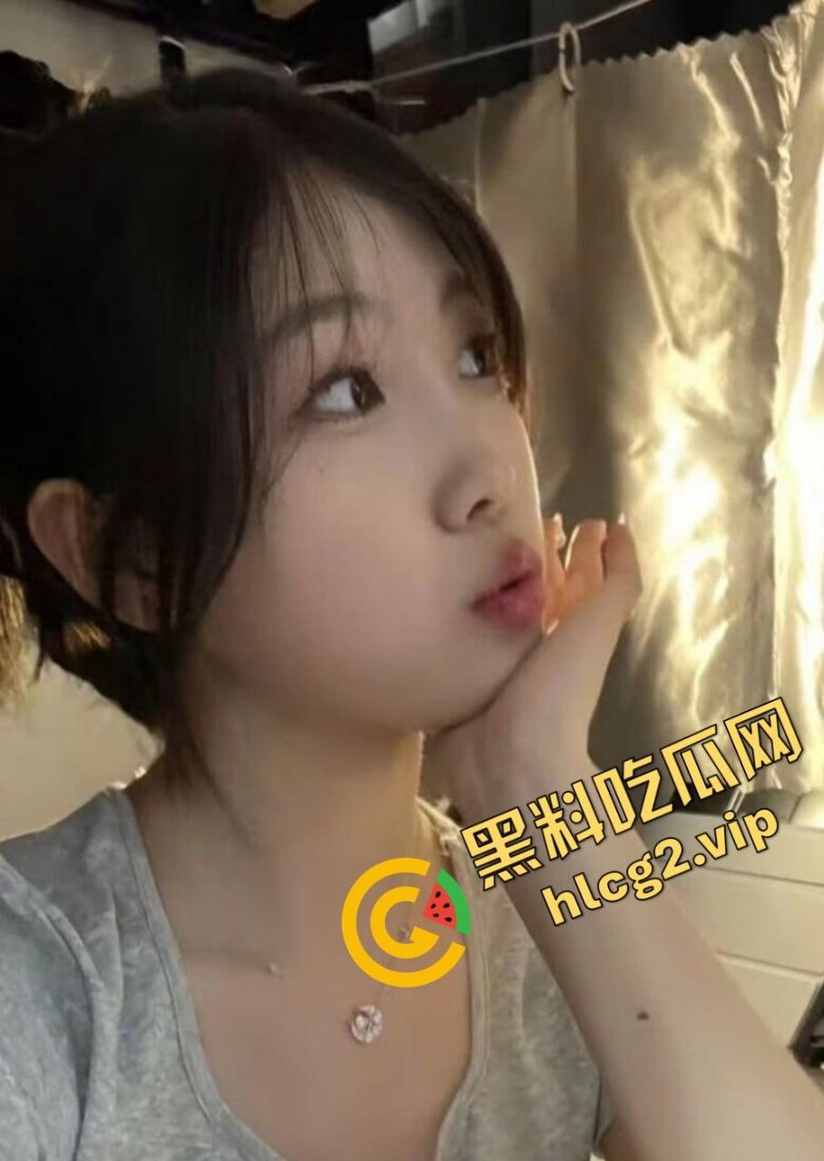 南京大学高颜值清纯大学生妹子『万慧书』被偷拍性爱视频泄露！娇喘声撩人主动骑乘扭动被男友无套猛插！-4