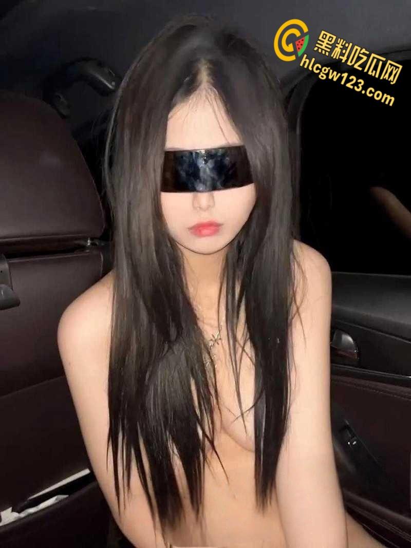 长发美艳母狗车震，不配合两个巴掌教她做母狗，户外无套车震全程高能 !-1