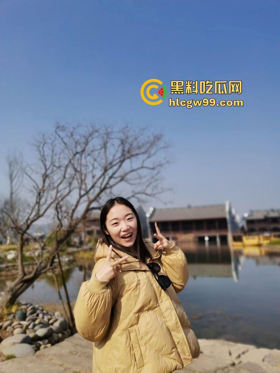 黑龙江科技大学【景若淼】被前男友爆料！眼镜母狗学生妹6年前自慰视频流出，反差骚货已成人妻！-1