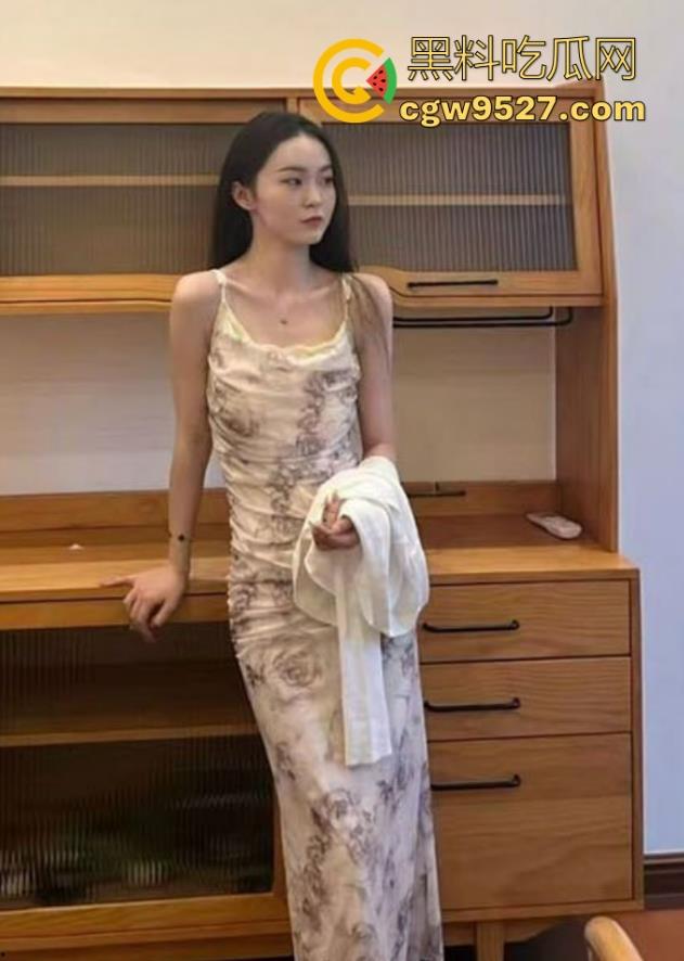 浙江工商大学高颜值女神【严妍】跟男友性爱视频曝光，御姐气质风情万种，黑丝露脸撸管必备的性感尤物！-2