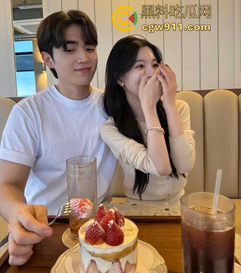 抖音御姐网红【ally】38岁饥渴少妇，收下爱豆韩奎真礼物，不惜为爱冲锋跨国送逼，真是爱情冲昏了头脑！-11