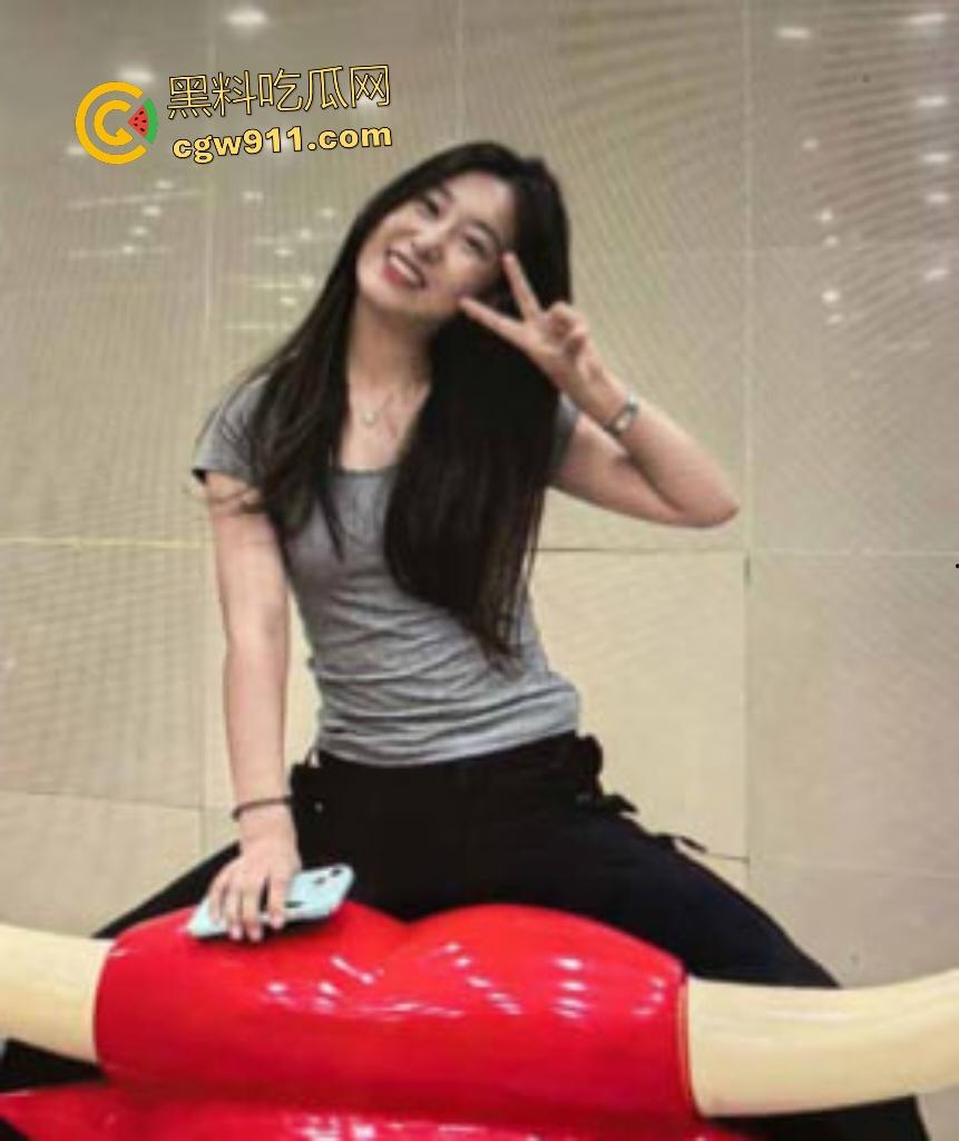 沈阳理工大学眼镜妹【刘欣】,绝美脸蛋魔鬼身材骑短鸡巴狂摇,高潮喷汁后一脸嫌弃吐槽“太小了不爽”!-1