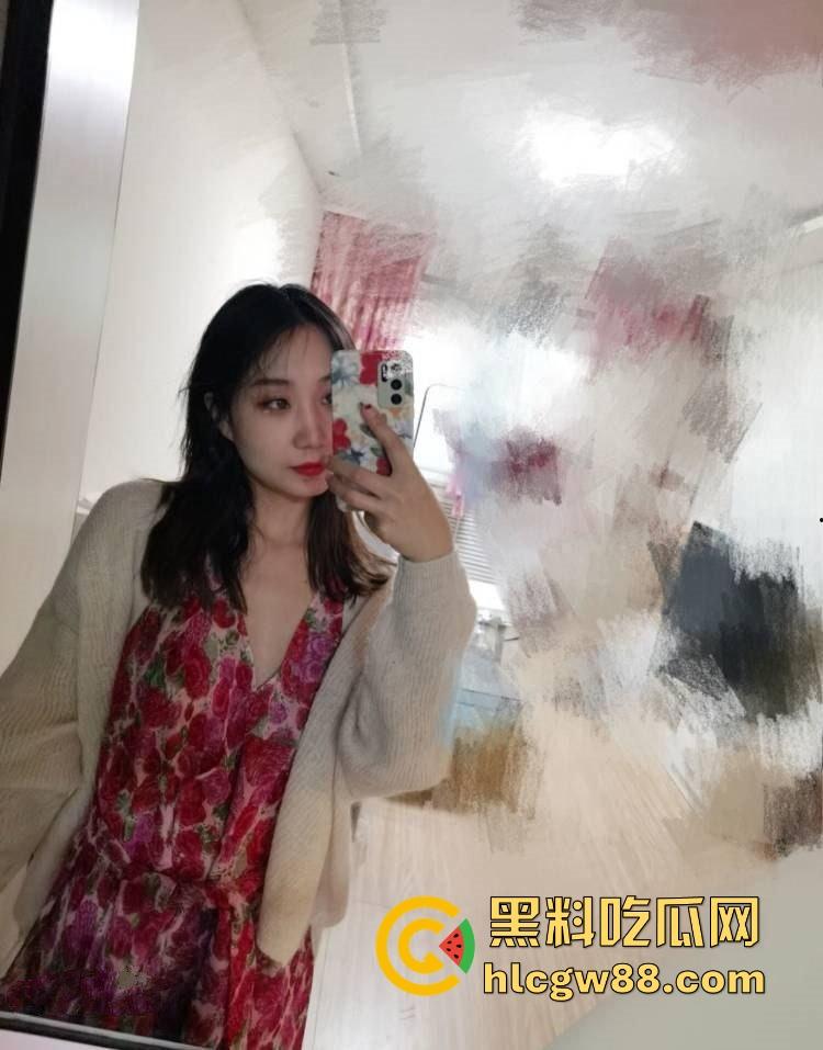 重庆信息传媒大四学姐【梁璐璐】御姐女神操起来真带劲，七天如家各种约炮，毕业在即日一次少一次！-3