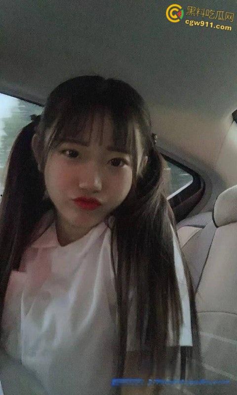 海南大学大二学妹【刘茜】，父母眼里的乖乖女，暑假出租房穿着情趣黑丝，被男友无套侧入猛干，淫叫声超级浪 ！-3