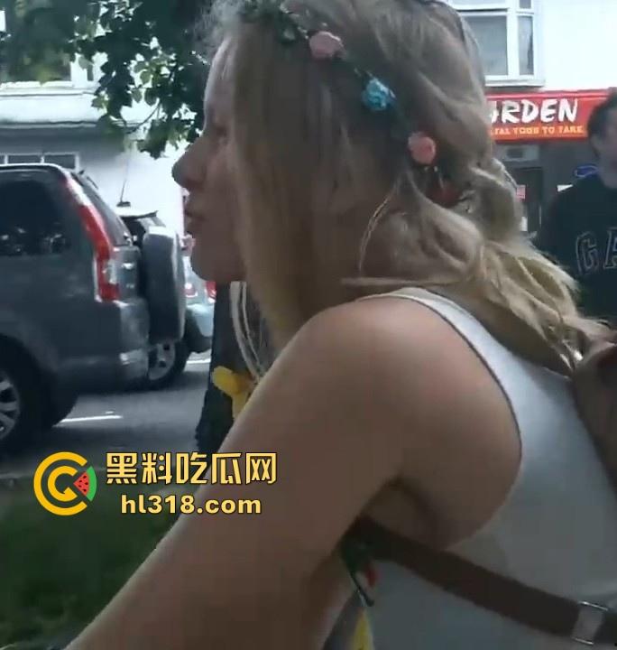 欧美裸体骑行游行活动现场视频曝光，难怪说外国人会整活，就连骑行也玩起了裸体骑行，各种形状奶子看不停！-6