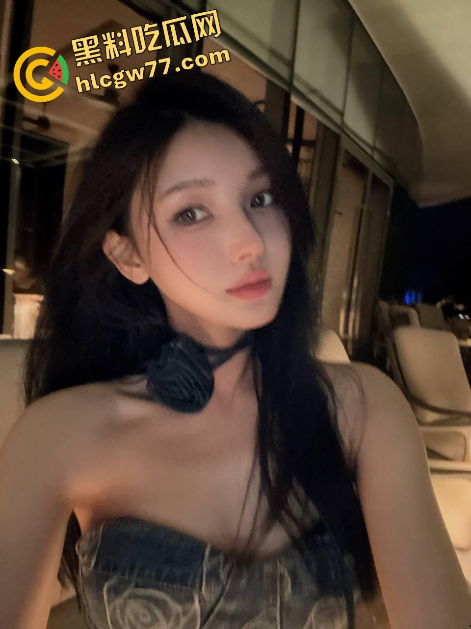 南昌按摩技师露脸足交爆火,黑丝肉丝换着来,精油浇满丝袜撸棒,足控党跪着看完!-1