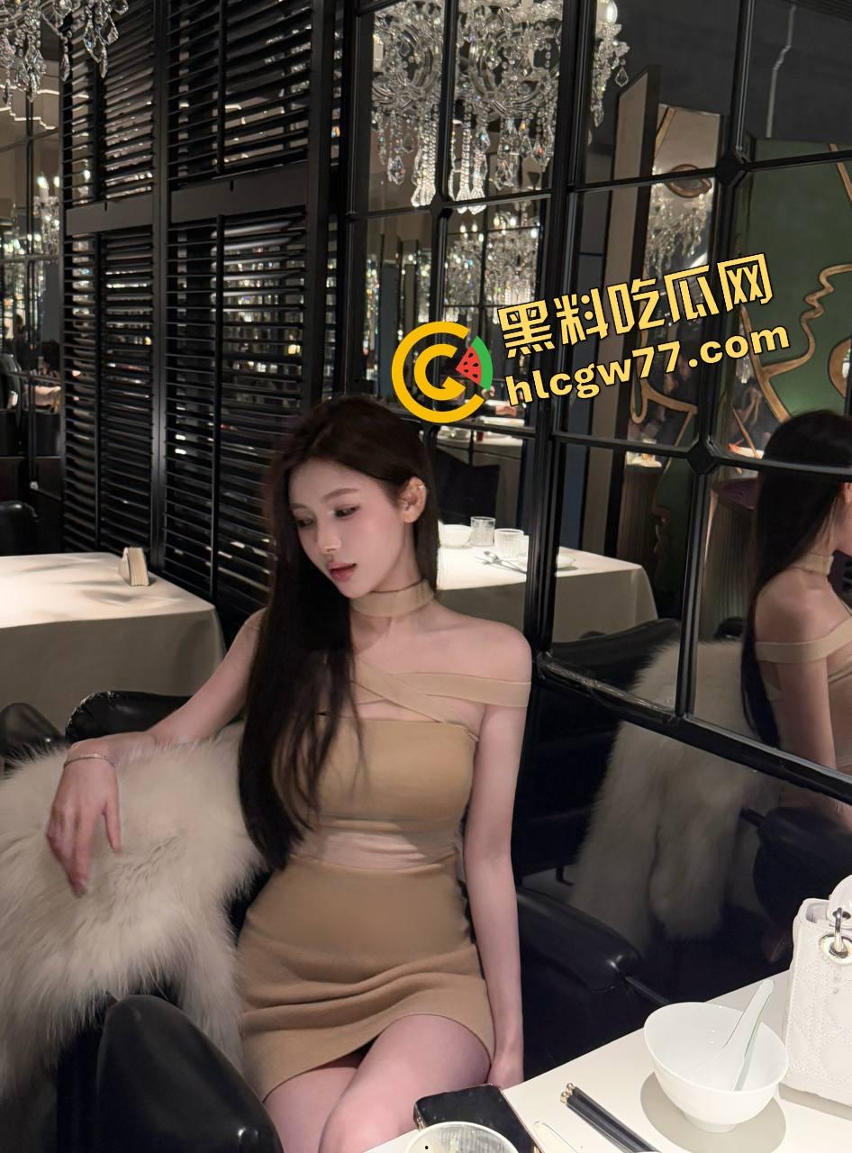 南昌按摩技师露脸足交爆火,黑丝肉丝换着来,精油浇满丝袜撸棒,足控党跪着看完!-5