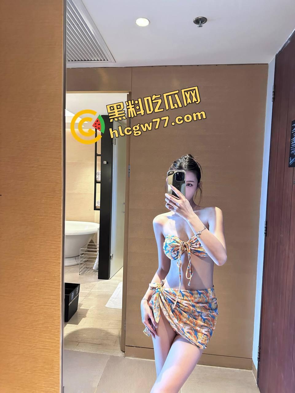 南昌按摩技师露脸足交爆火,黑丝肉丝换着来,精油浇满丝袜撸棒,足控党跪着看完!-6