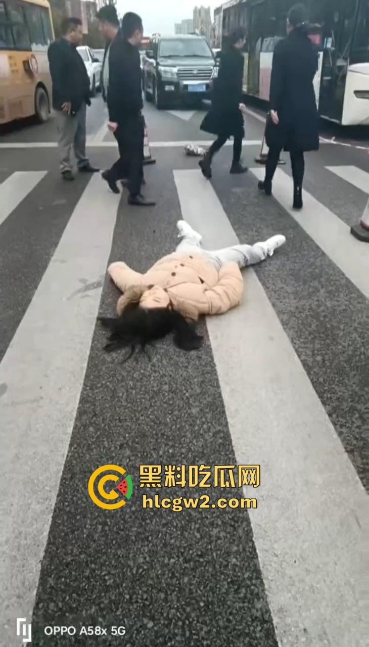 四川内江公交惨剧震惊全城!司机突发疾病酿悲剧,谁来为1死4伤的血泪买单?-12