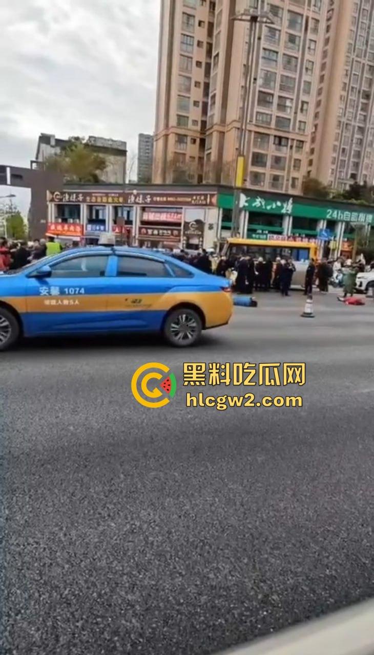 四川内江公交惨剧震惊全城!司机突发疾病酿悲剧,谁来为1死4伤的血泪买单?-14