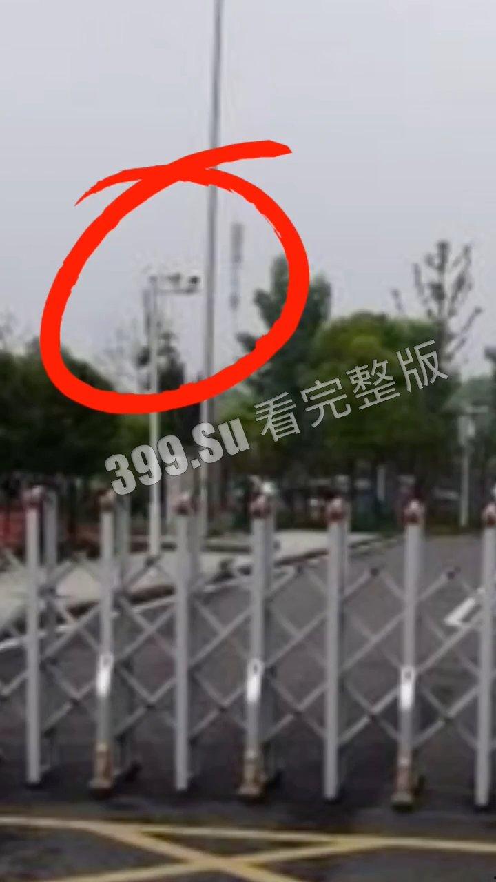 5.23 武汉汉阳弘桥小学 七岁孩子在校内遭老师开车碾压 后脑都压没了 校方拒绝提供监控 集体失声 家长集体讨说法-6